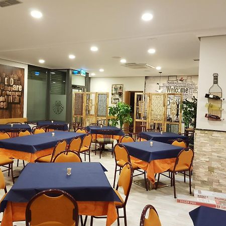 Hostal Restaurante El Abuelo Trobajo Del Camino Exterior foto